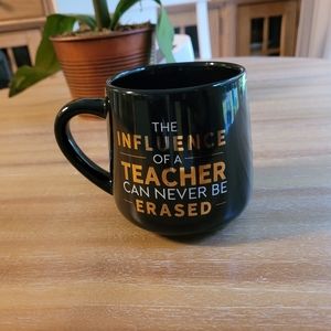 Black mug "The influence of a Teacher can never be erased" Global design collect